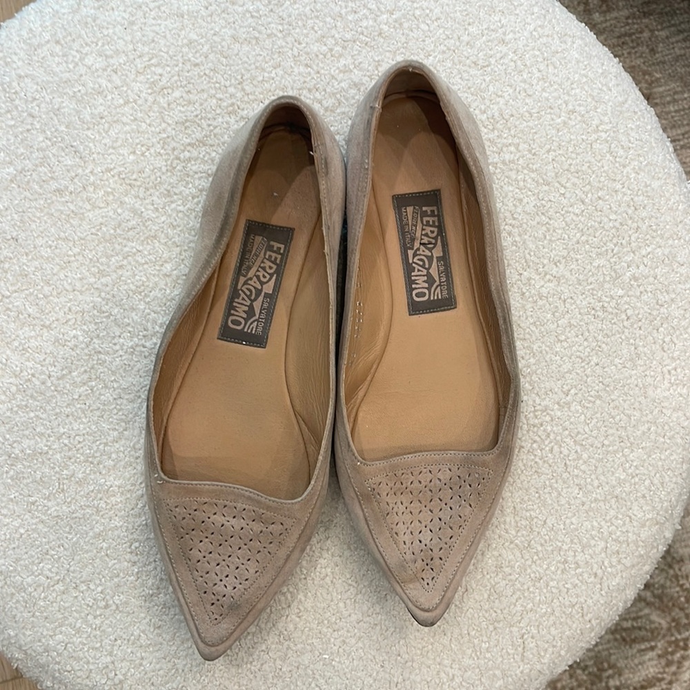 Ferragamo flats. Suede.